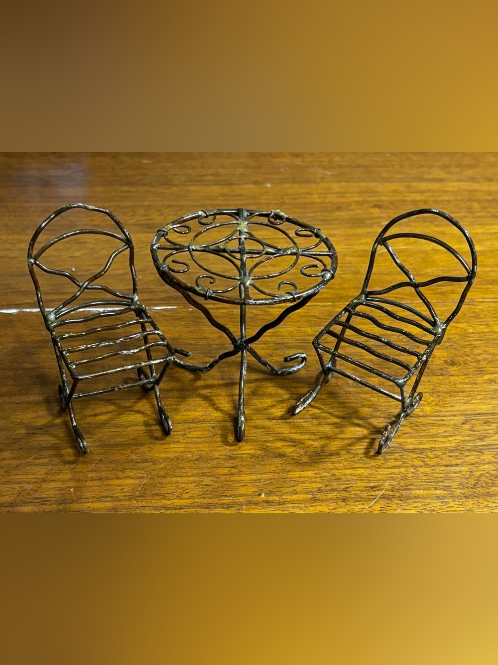 Metal dollhouse bistro set. Rustic design. Circular table. Two matching chairs